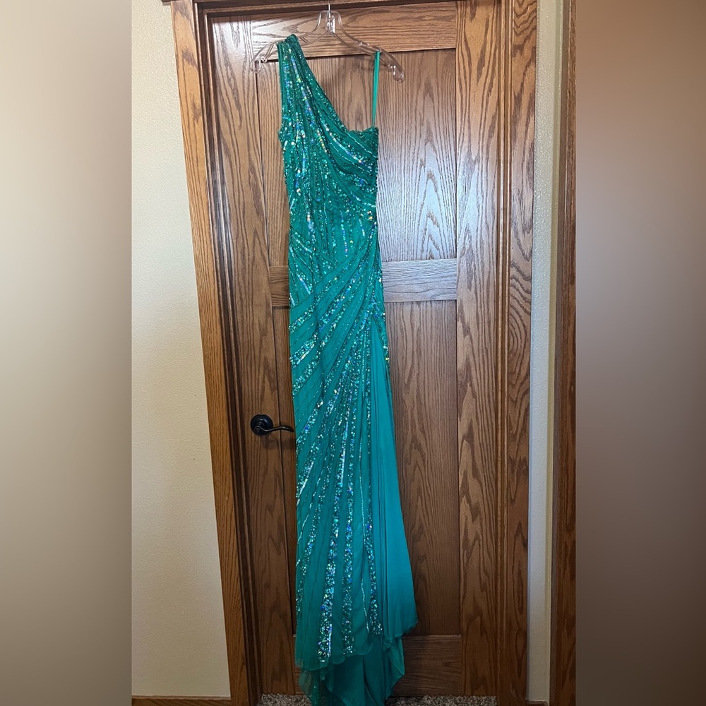Elegant Green Sequin Prom Dress